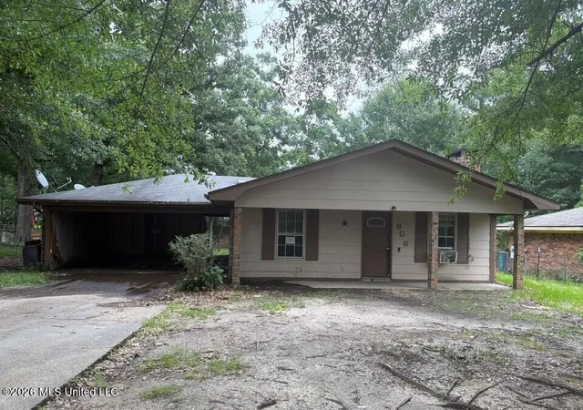 Photo 3 of Sale Pending at 606 Hacienda Ave, Hattiesburg, MS 39402 | MLS# 4154958 | Listing updated on 2026-08-27