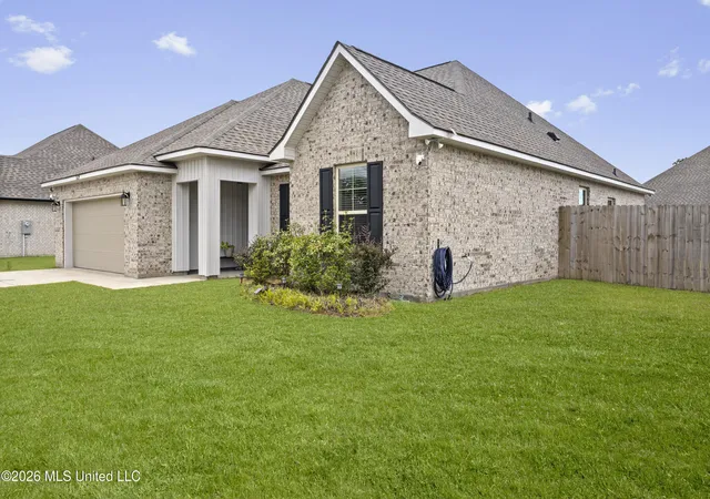 Homes for sale in Ocean Springs, MS | 11629 Rosalie Pl, Ocean Springs, MS 39564 | MLS# 4155008