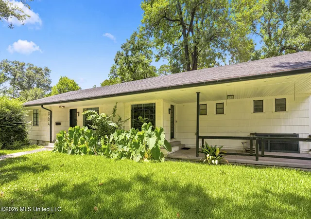 2nd image of 964 Meadow Heights Dr, Jackson, MS 39206 | MLS# 4155120