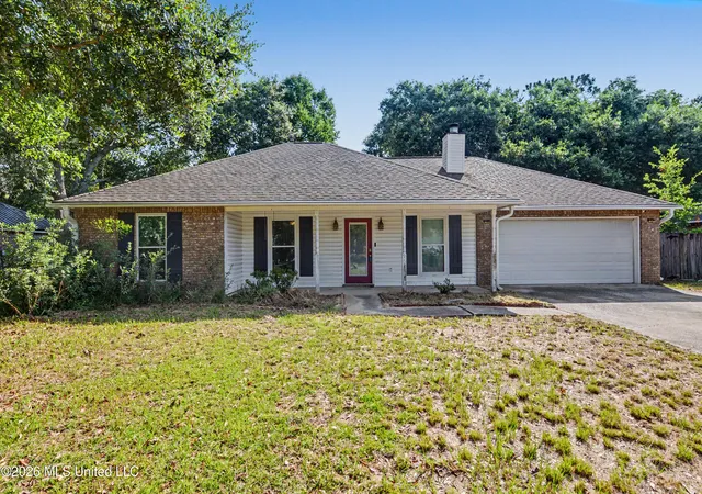 Homes for sale in Ocean Springs, MS | 7008 Oakhurst Dr, Ocean Springs, MS 39564 | MLS# 4155102