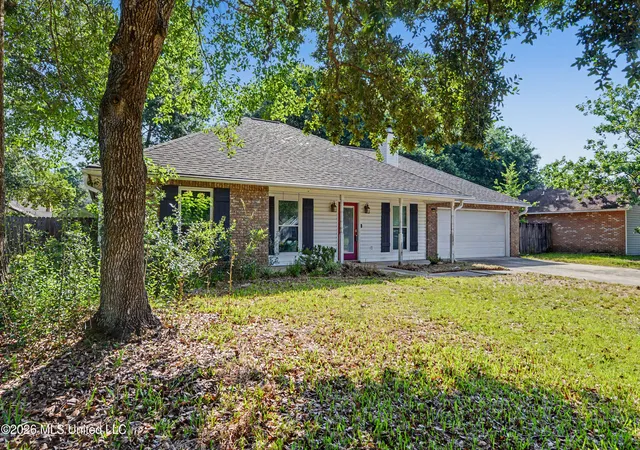 Homes for sale in Ocean Springs, MS | 7008 Oakhurst Dr, Ocean Springs, MS 39564 | MLS# 4155102