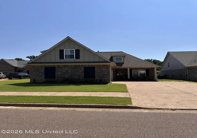Homes for sale in Nesbit, MS | 2204 Watson View East, Nesbit, MS 38651 | MLS# 4155105
