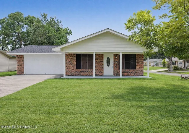 Photo 1 of Single family home for sale at 1 Oxford Dr, Gulfport, MS 39503 | MLS# 4156861 | Listing updated on 2026-09-10