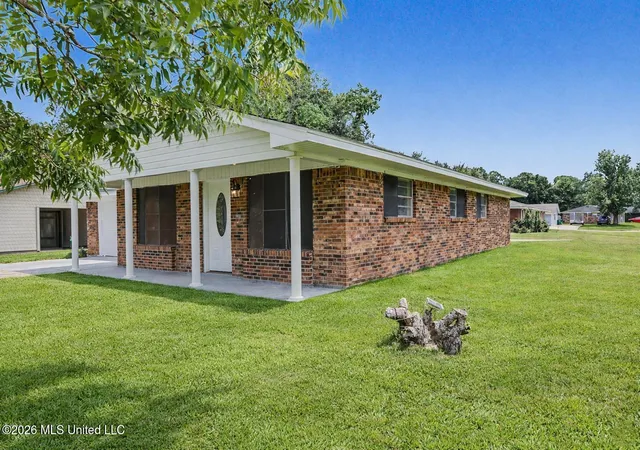 Photo 2 of Single family home for sale at 1 Oxford Dr, Gulfport, MS 39503 | MLS# 4156861 | Listing updated on 2026-09-10