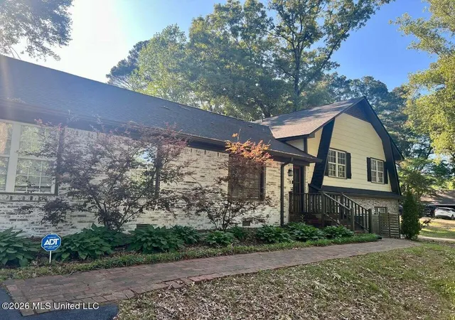 Homes for sale in Senatobia, MS | 696 Country Club Dr, Senatobia, MS 38668 | MLS# 4155106