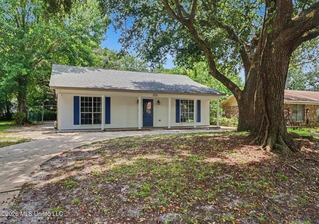 Homes for sale in Ocean Springs, MS | 1520 S 10th St, Ocean Springs, MS 39564 | MLS# 4155042