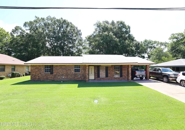 Homes for sale in Natchez, MS | 1009 Lotus Dr, Natchez, MS 39120 | MLS# 4155081