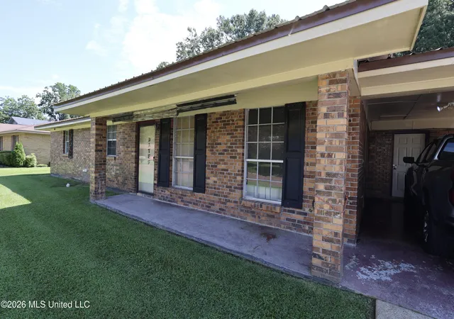 Homes for sale in Natchez, MS | 1009 Lotus Dr, Natchez, MS 39120 | MLS# 4155081