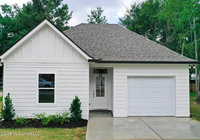 Homes for sale in Diamondhead, MS | 10726 Linohau Wy, Diamondhead, MS 39525 | MLS# 4155073