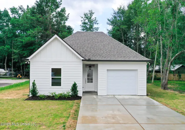 Homes for sale in Diamondhead, MS | 10726 Linohau Wy, Diamondhead, MS 39525 | MLS# 4155073