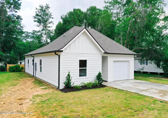 Homes for sale in Diamondhead, MS | 10726 Linohau Wy, Diamondhead, MS 39525 | MLS# 4155073