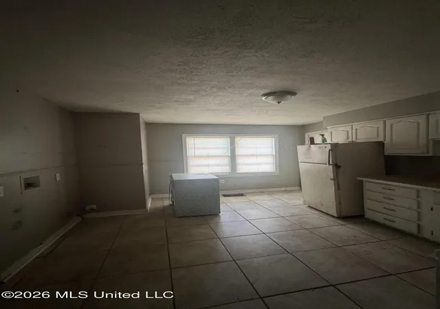 Photo 3 of Single family home for sale at 742 Kensington Pl, Jackson, MS 39206 | MLS# 4155172 | Listing updated on 2026-09-04