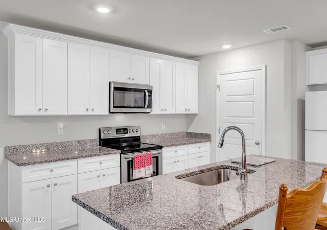 Photo 3 of Sale Pending at 10440 Willow Leaf Dr, Gulfport, MS 39503 | MLS# 4155087 | Listing updated on 2026-09-12