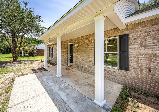 Homes for sale in Ocean Springs, MS | 8100 Ocean Springs Rd, Ocean Springs, MS 39564 | MLS# 4155513