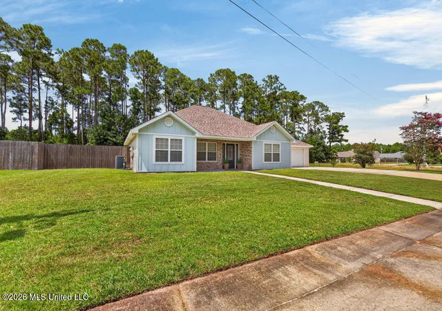Homes for sale in Waveland, MS | 817 Kyle Cir, Waveland, MS 39576 | MLS# 4155417