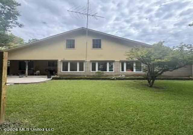 Photo 2 of Single family home for sale at 1670 Wilhurst St, Jackson, MS 39211 | MLS# 4155227 | Listing updated on 2026-09-14