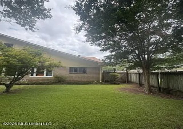 Photo 3 of Single family home for sale at 1670 Wilhurst St, Jackson, MS 39211 | MLS# 4155227 | Listing updated on 2026-09-14