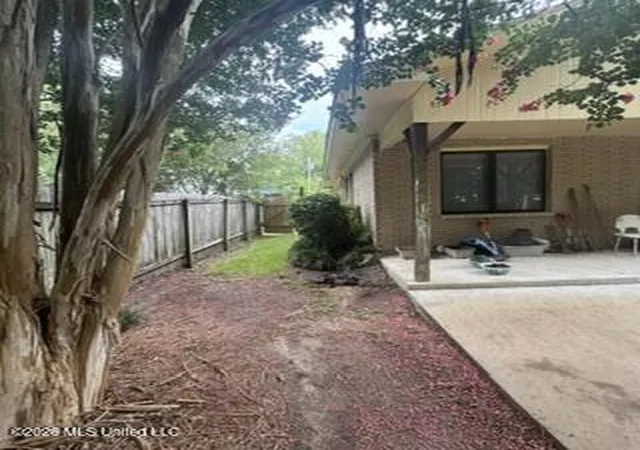 Photo 3 of Single family home for sale at 1670 Wilhurst St, Jackson, MS 39211 | MLS# 4155227 | Listing updated on 2026-10-20