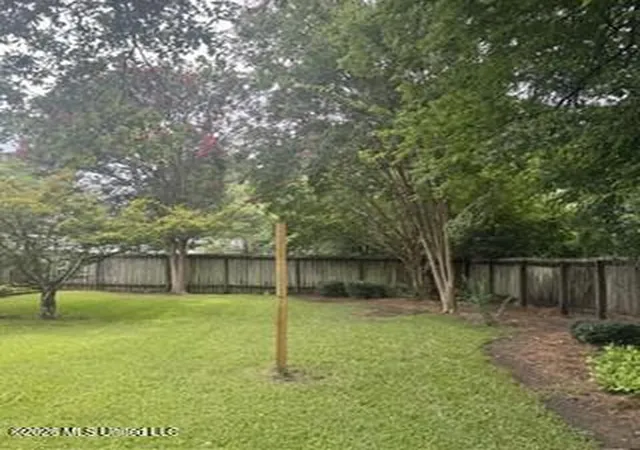 Photo 4 of Single family home for sale at 1670 Wilhurst St, Jackson, MS 39211 | MLS# 4155227 | Listing updated on 2026-10-20