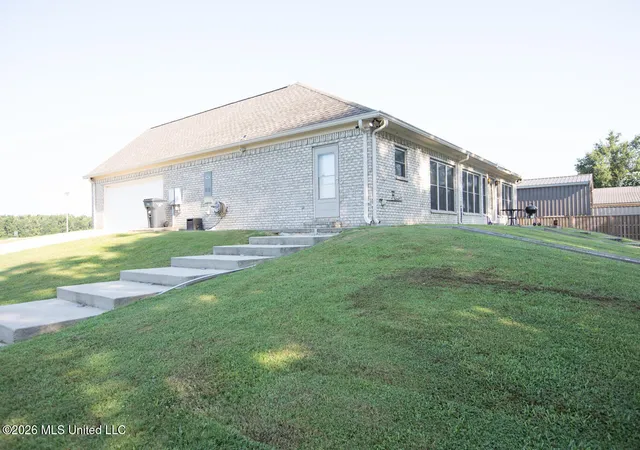 Homes for sale in Yazoo City, MS | 2021 Jrv Brown Rd, Yazoo City, MS 39194 | MLS# 4155116