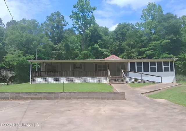 Homes for sale in Carthage, MS | 323 Pine Rd, Carthage, MS 39051 | MLS# 4155190