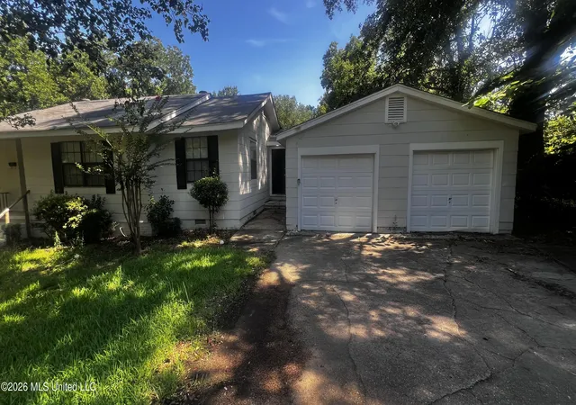 Photo 1 of Sale Pending at 428 Northside Cir, Jackson, MS 39206 | MLS# 4157014 | Listing updated on 2026-09-08