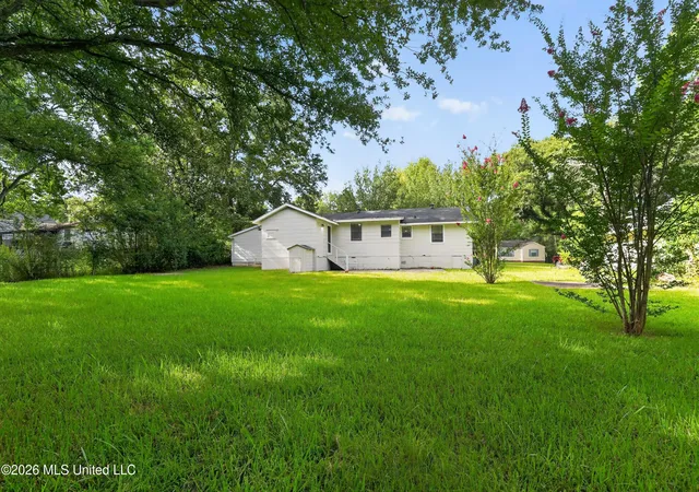 Photo 3 of Sale Pending at 428 Northside Cir, Jackson, MS 39206 | MLS# 4157014 | Listing updated on 2026-09-08