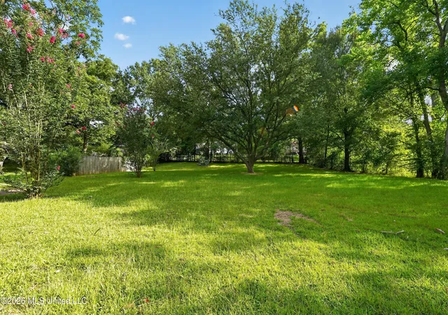 Photo 3 of Sale Pending at 428 Northside Cir, Jackson, MS 39206 | MLS# 4157014 | Listing updated on 2026-09-08
