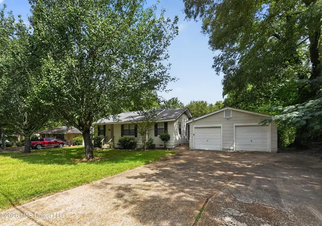 Photo 4 of Sale Pending at 428 Northside Cir, Jackson, MS 39206 | MLS# 4157014 | Listing updated on 2026-09-08