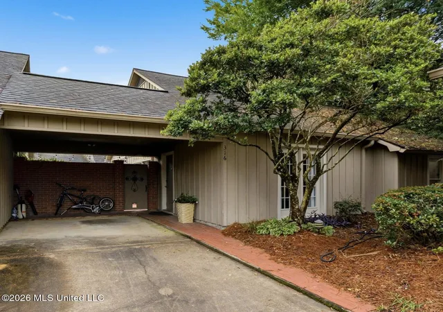 Photo 1 of Sale Pending at 316 River Pl, Jackson, MS 39211 | MLS# 4155791 | Listing updated on 2026-09-06