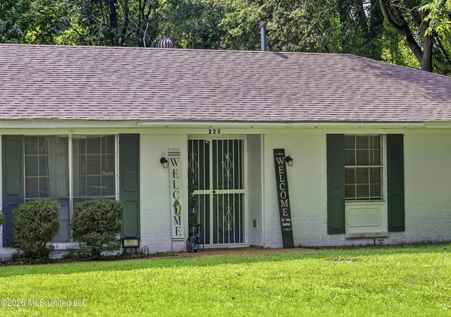Homes for sale in Canton, MS | 225 Rebecca Dr, Canton, MS 39046 | MLS# 4155156