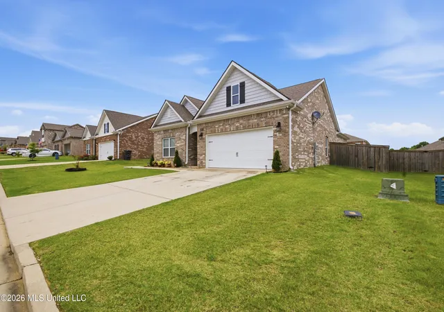 Homes for sale in Byhalia, MS | 28 Twin Lakes Dr, Byhalia, MS 38611 | MLS# 4155225