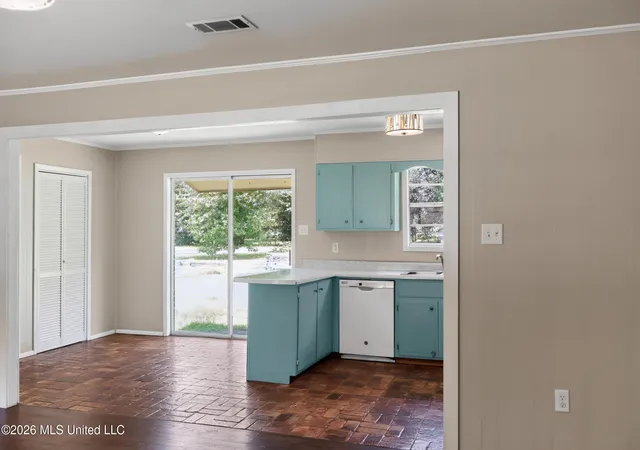 Photo 4 of Single family home for sale at 6301 Cleo Dr, Moss Point, MS 39562 | MLS# 4155303 | Listing updated on 2026-08-05
