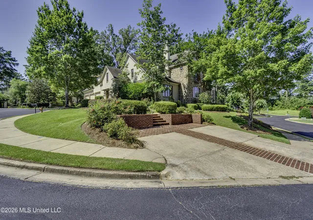 Homes for sale in Jackson, MS | 15 Eastparke Dr, Jackson, MS 39211 | MLS# 4155263