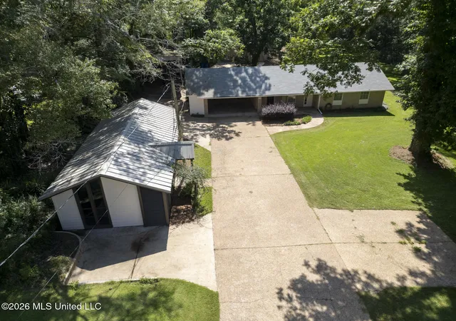 Photo 3 of Single family home for sale at 402 W Main St, Raymond, MS 39154 | MLS# 4156296 | Listing updated on 2026-09-04