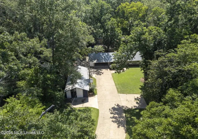 Photo 3 of Single family home for sale at 402 W Main St, Raymond, MS 39154 | MLS# 4156296 | Listing updated on 2026-09-04