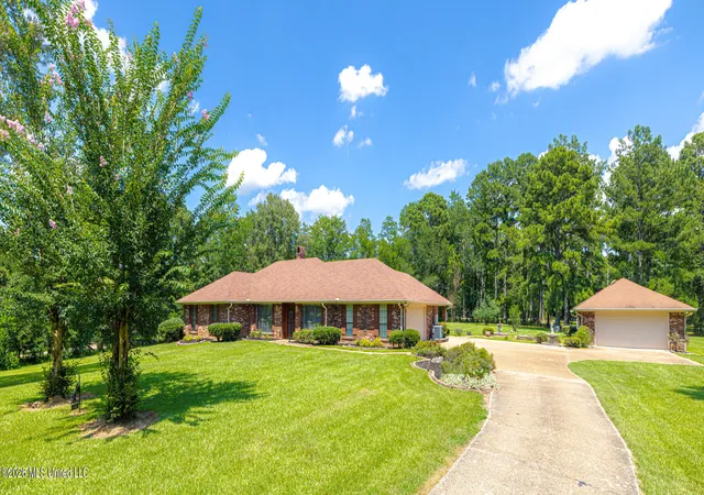 Photo 3 of Single family home for sale at 144 N Pine Dr, Madison, MS 39110 | MLS# 4155576 | Listing updated on 2026-09-14