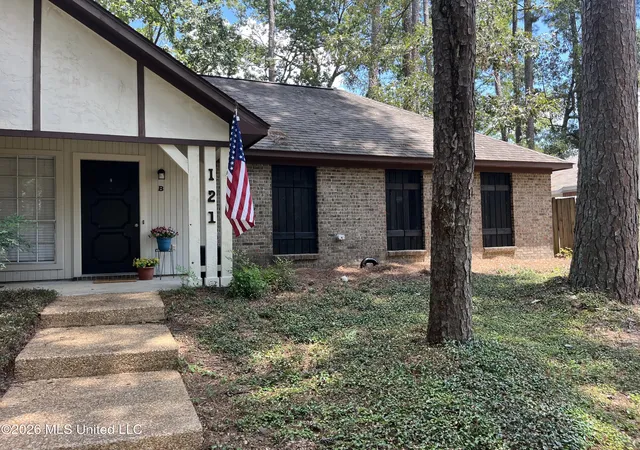 Homes for sale in Brandon, MS | 121 Fairfax Cir, Brandon, MS 39047 | MLS# 4155477