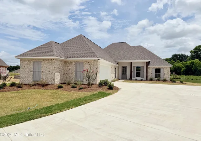 Photo 1 of Single family home for sale at 404 Alta Vista, Madison, MS 39110 | MLS# 4155260 | Listing updated on 2026-09-21