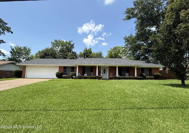 Photo 1 of Single family home for sale at 1842 Lake Tr Dr, Jackson, MS 39211 | MLS# 4155275 | Listing updated on 2026-07-11
