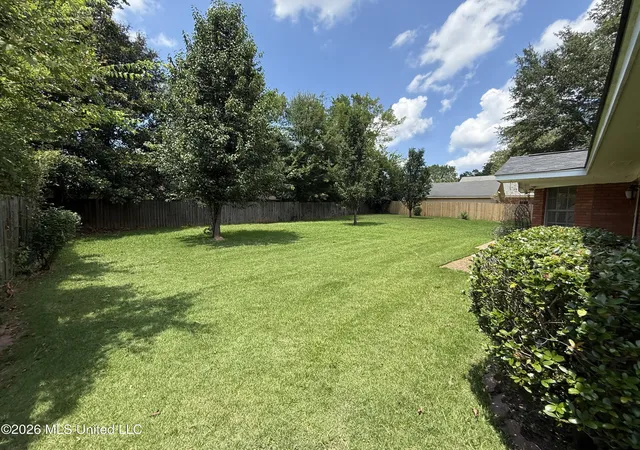 Photo 3 of Single family home for sale at 1842 Lake Tr Dr, Jackson, MS 39211 | MLS# 4155275 | Listing updated on 2026-07-11
