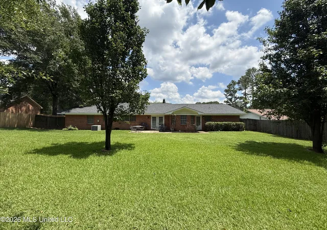 Photo 3 of Single family home for sale at 1842 Lake Tr Dr, Jackson, MS 39211 | MLS# 4155275 | Listing updated on 2026-07-11
