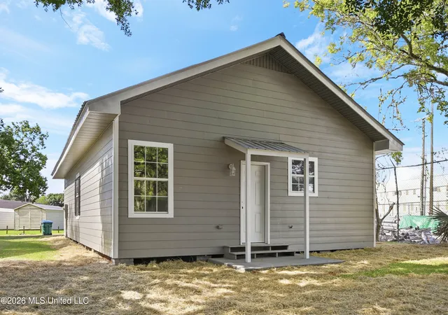 Photo 3 of Single family home for sale at 411 Henry Ave, Pascagoula, MS 39567 | MLS# 4155426 | Listing updated on 2026-09-04