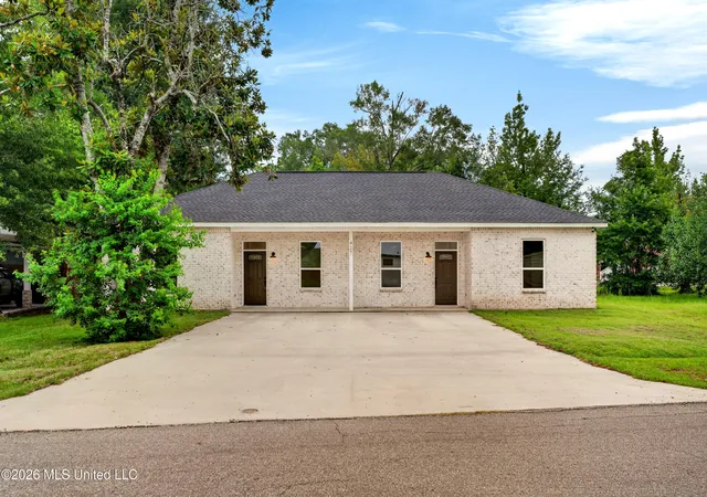 Homes for sale in Picayune, MS | 427 Dozier St, Picayune, MS 39466 | MLS# 4155315