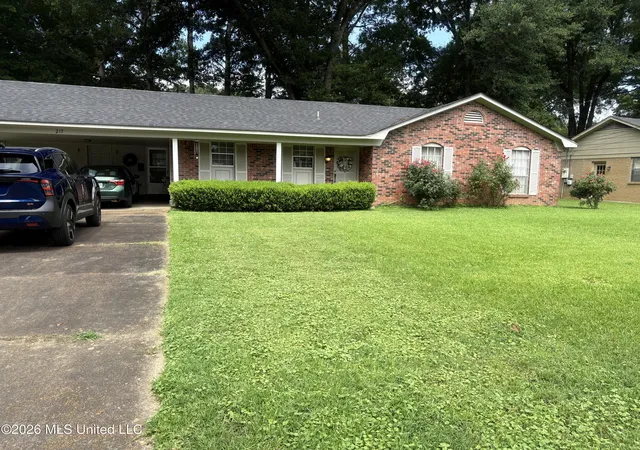 Homes for sale in Senatobia, MS | 212 Heard St, Senatobia, MS 38668 | MLS# 4155318
