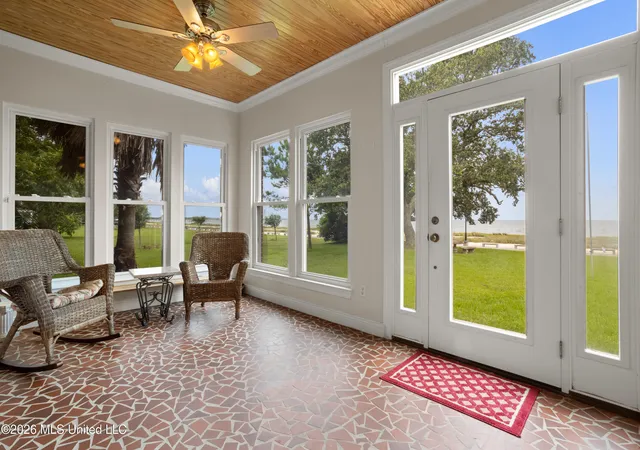 Homes for sale in Pascagoula, MS | 2211 Beach Blvd, Pascagoula, MS 39567 | MLS# 4155366