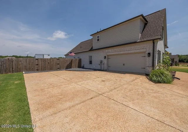Photo 2 of Sale Pending at 7620 Crosswinds Blvd, Hernando, MS 38632 | MLS# 4155422 | Listing updated on 2026-09-08