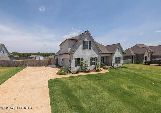 Photo 3 of Sale Pending at 7620 Crosswinds Blvd, Hernando, MS 38632 | MLS# 4155422 | Listing updated on 2026-09-08