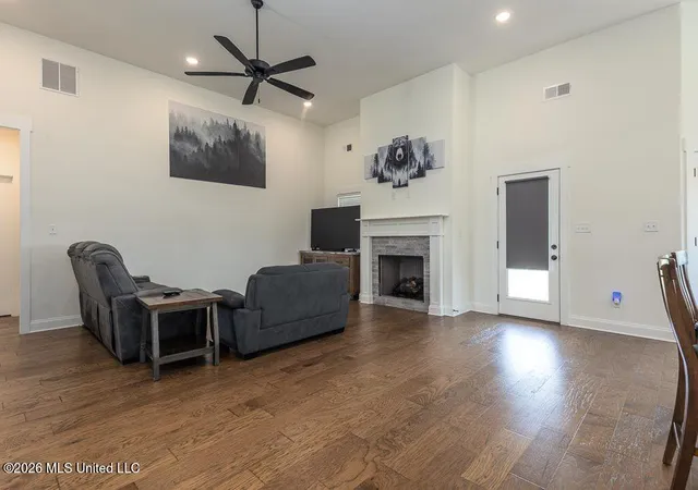 Photo 4 of Sale Pending at 7620 Crosswinds Blvd, Hernando, MS 38632 | MLS# 4155422 | Listing updated on 2026-09-08