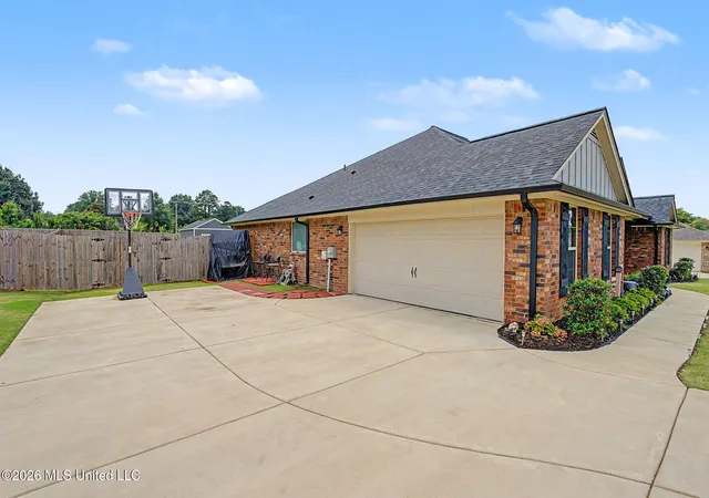 Homes for sale in Horn Lake, MS | 5933 Grove Ln, Horn Lake, MS 38637 | MLS# 4155508